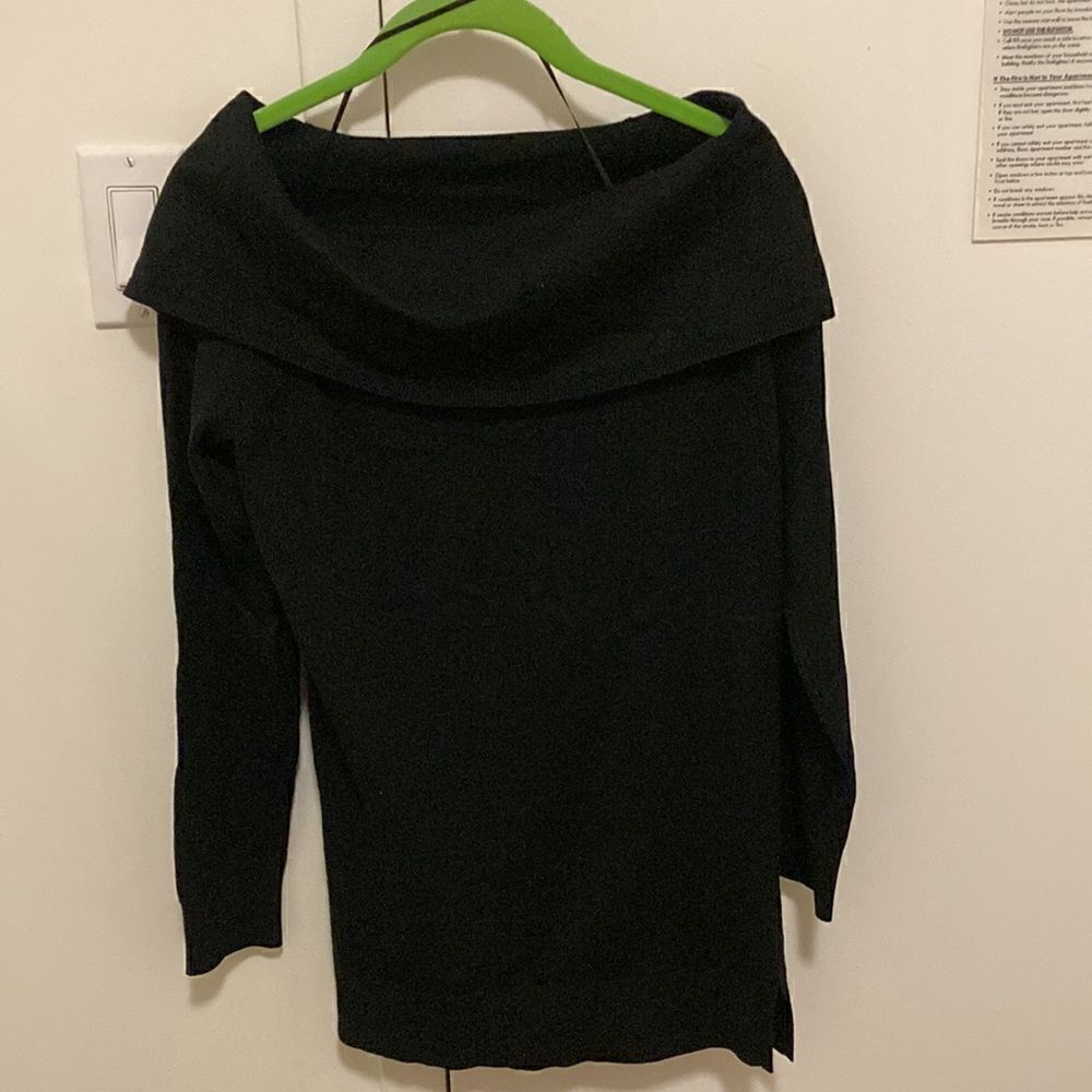 525 America Cowl Neck/long Sleeve Top in Black. Size Small. Fits like a medium.